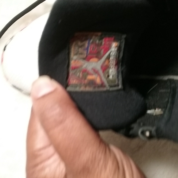 Jordan 11 white black white Confetti - Picture 6 of 8